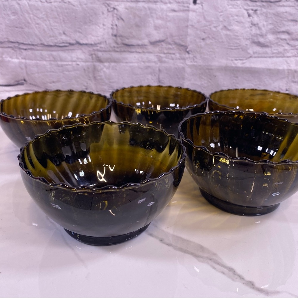 Vintage Set Of 5 Avocado Green Glass Scalloped Edge Dessert Berry Bowls
